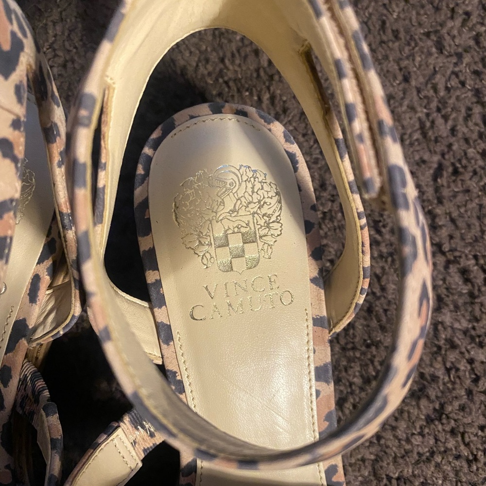 Like New Vince Camuto Leopard Sandals Sz 9 - Picture 3 of 6